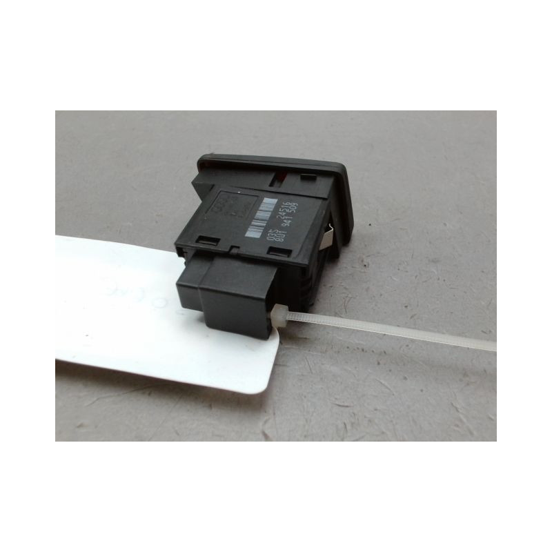 BOUTON DE WARNING AUDI Q3