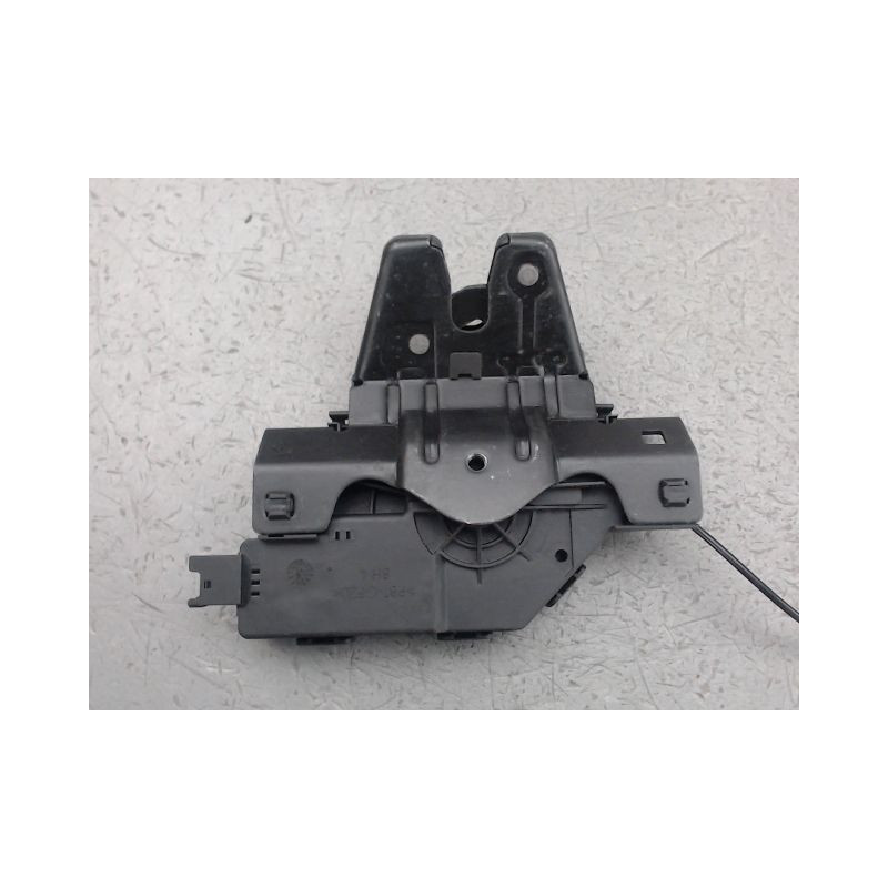 SERRURE COFFRE ARRIERE B.M.W. SERIE 1