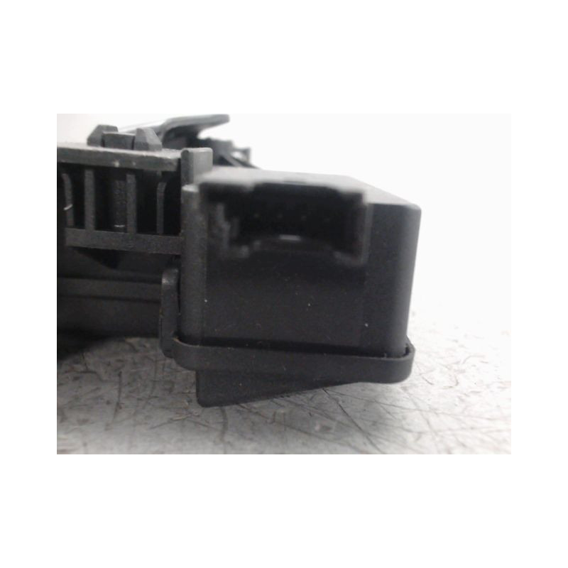 SERRURE COFFRE ARRIERE B.M.W. SERIE 1