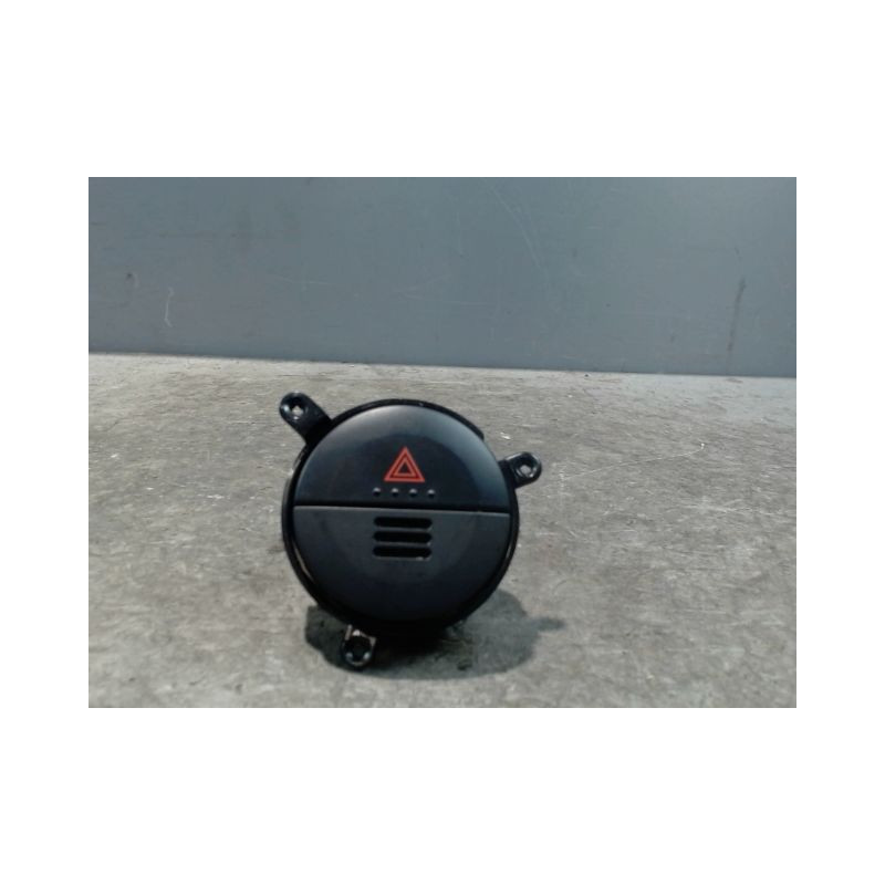 BOUTON DE WARNING NISSAN X-TRAIL