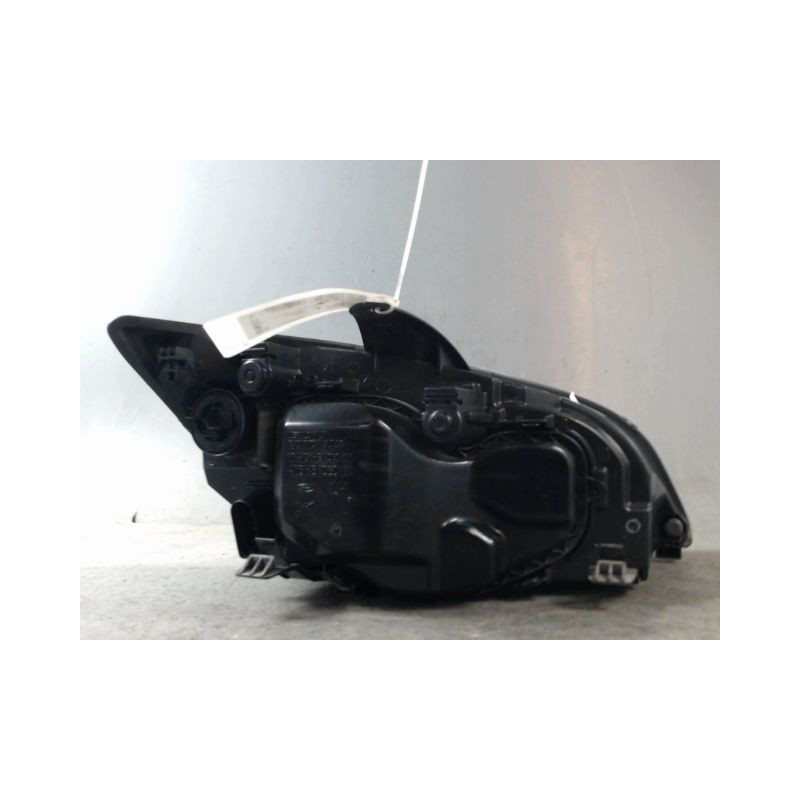 PHARE GAUCHE FORD FOCUS 04-07