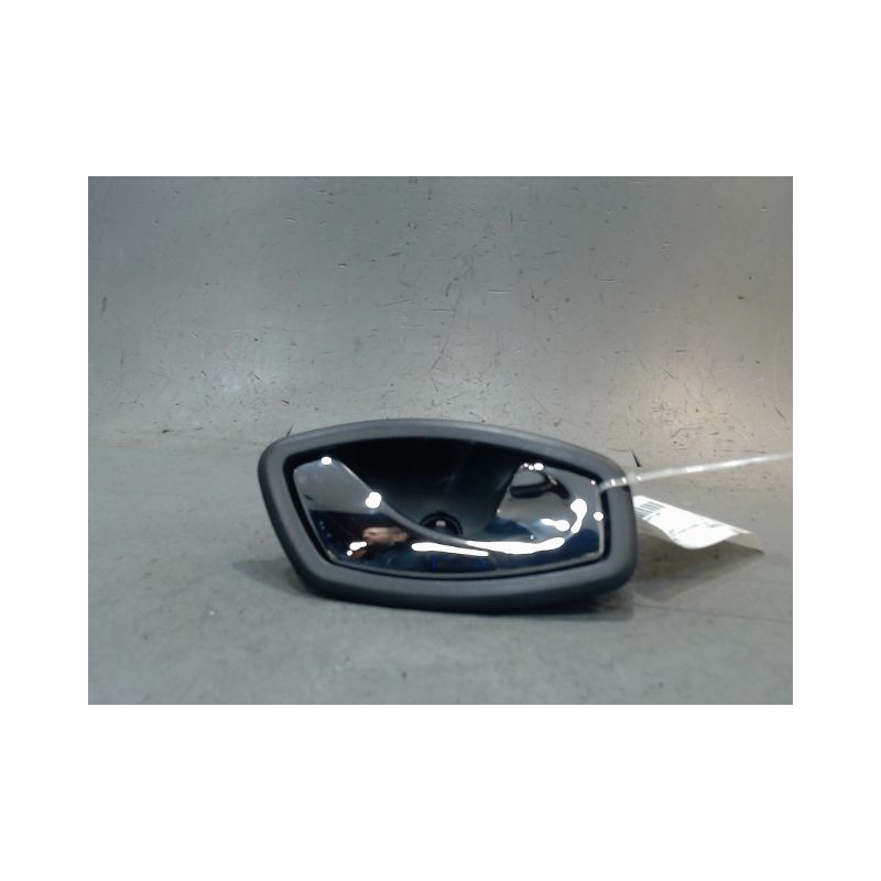 POIGNEE INTERIEURE PORTE AVANT DROIT RENAULT CAPTUR