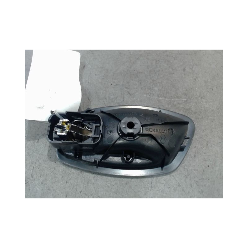 POIGNEE INTERIEURE PORTE AVANT DROIT RENAULT CAPTUR