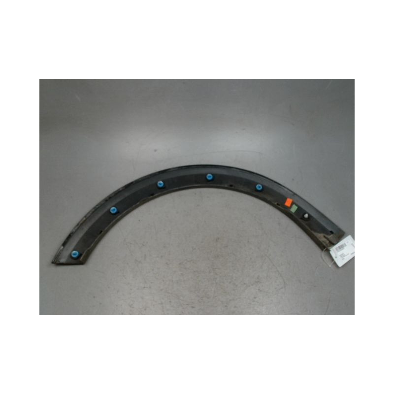 ELARGISSEUR AILE AVANT DROIT DACIA SANDERO