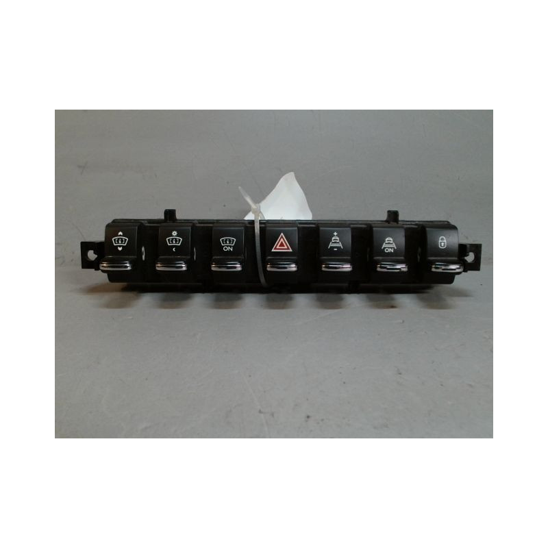 BOUTON DE WARNING PEUGEOT 3008 2009-