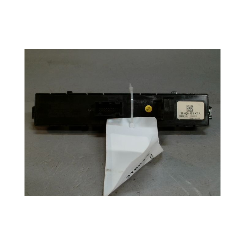 BOUTON DE WARNING PEUGEOT 3008 2009-