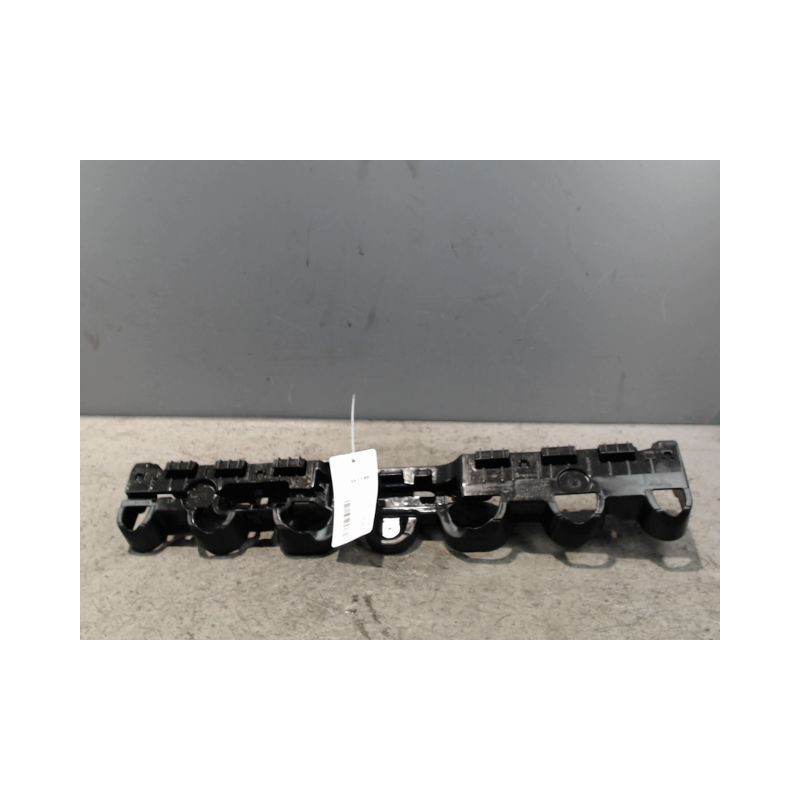 SUPPORT CENTRAL PARE-CHOC ARRIERE  RENAULT CLIO IV