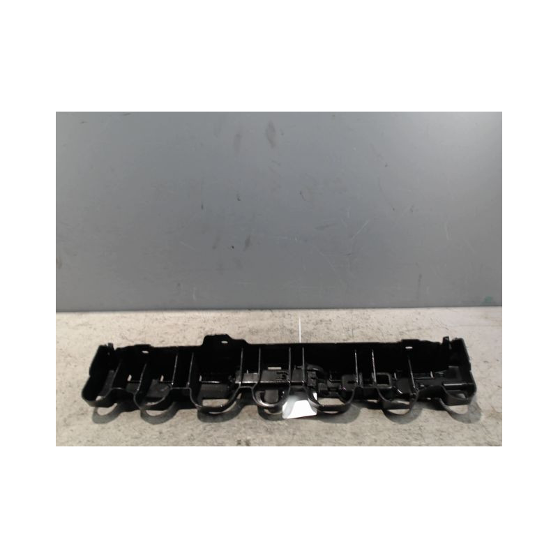 SUPPORT CENTRAL PARE-CHOC ARRIERE  RENAULT CLIO IV