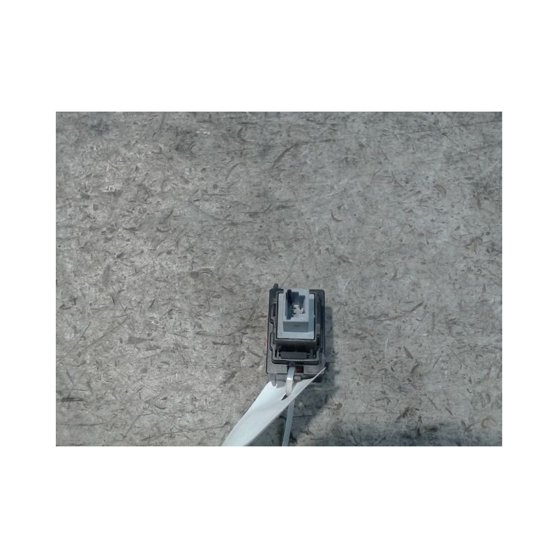 BOUTON DE WARNING TOYOTA AURIS 2010-