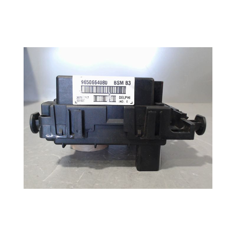 BOITE A FUSIBLES PEUGEOT 307
