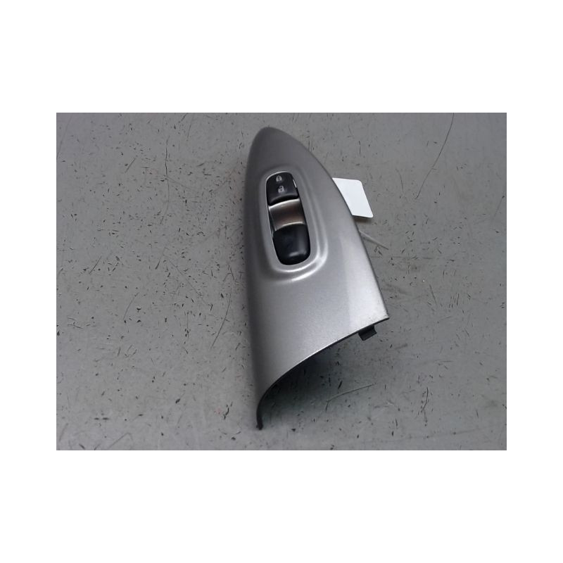 COMMANDE LEVE-GLACE PORTE AVD NISSAN JUKE Phase 1 2010-...