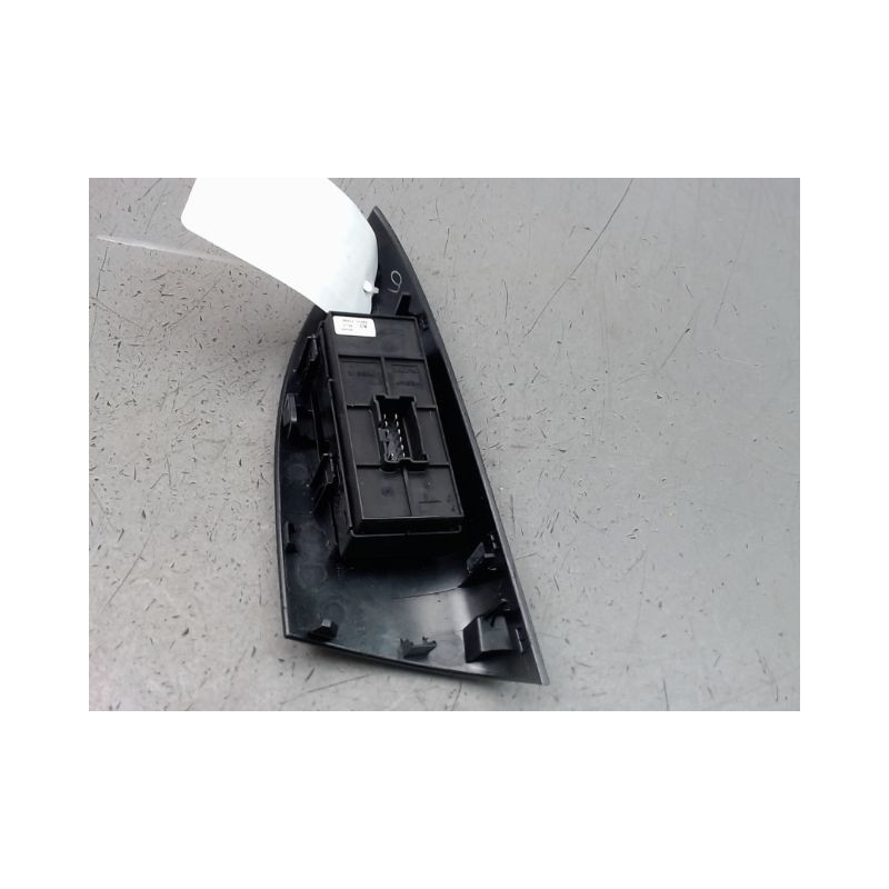 COMMANDE LEVE-GLACE PORTE AVD NISSAN JUKE Phase 1 2010-...