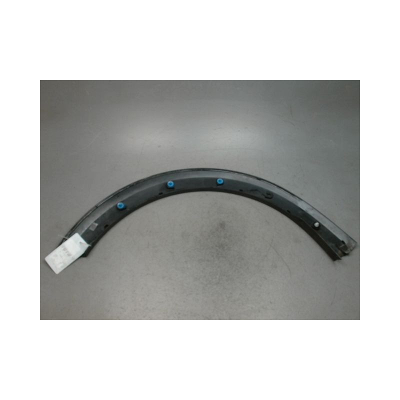 ELARGISSEUR AILE AVANT DROIT DACIA SANDERO