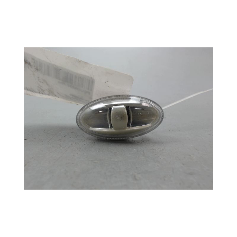 REPETITEUR AILE DROIT PEUGEOT 108