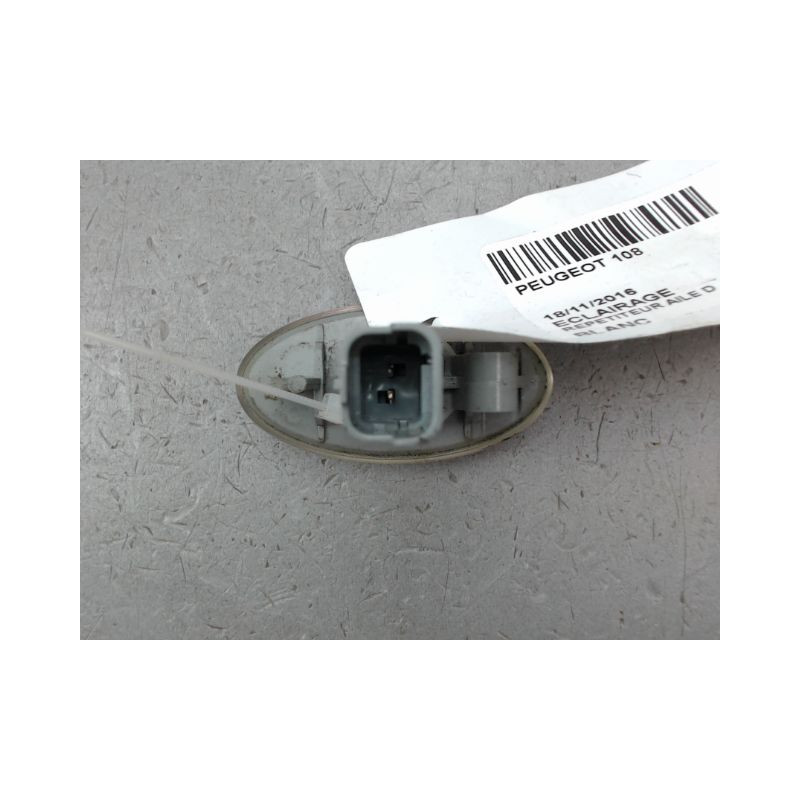 REPETITEUR AILE DROIT PEUGEOT 108