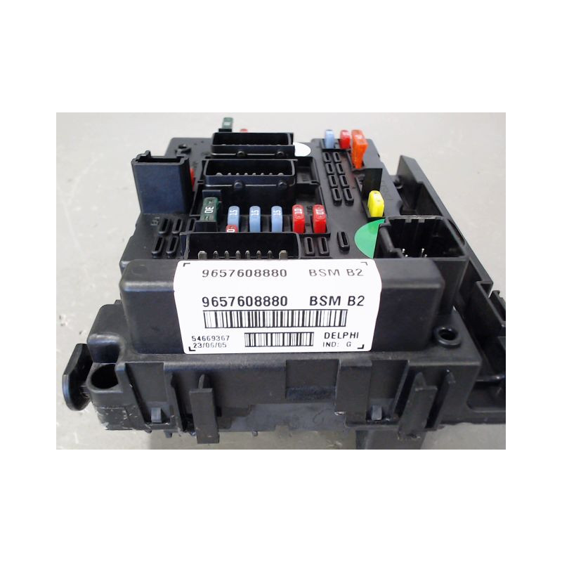 BOITE A FUSIBLES PEUGEOT 206 5P