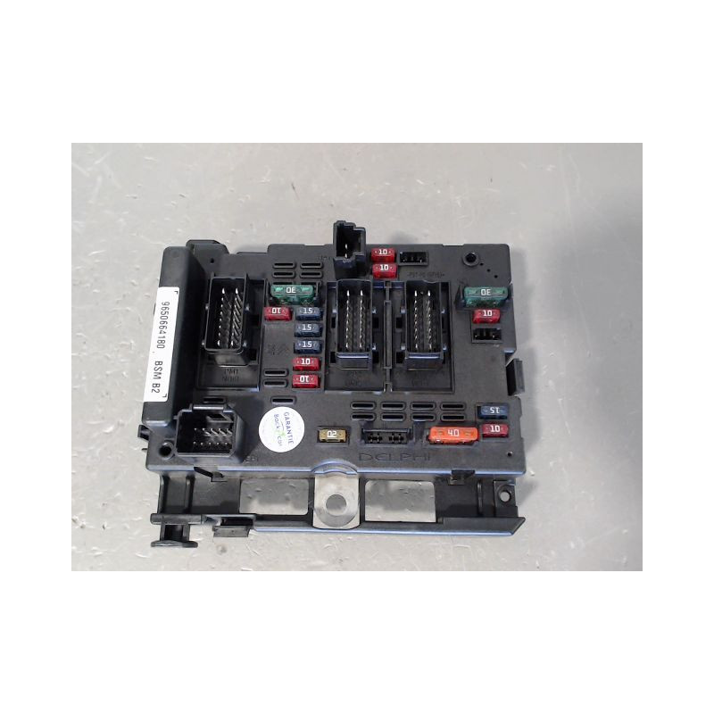 BOITE A FUSIBLES PEUGEOT 206 5P