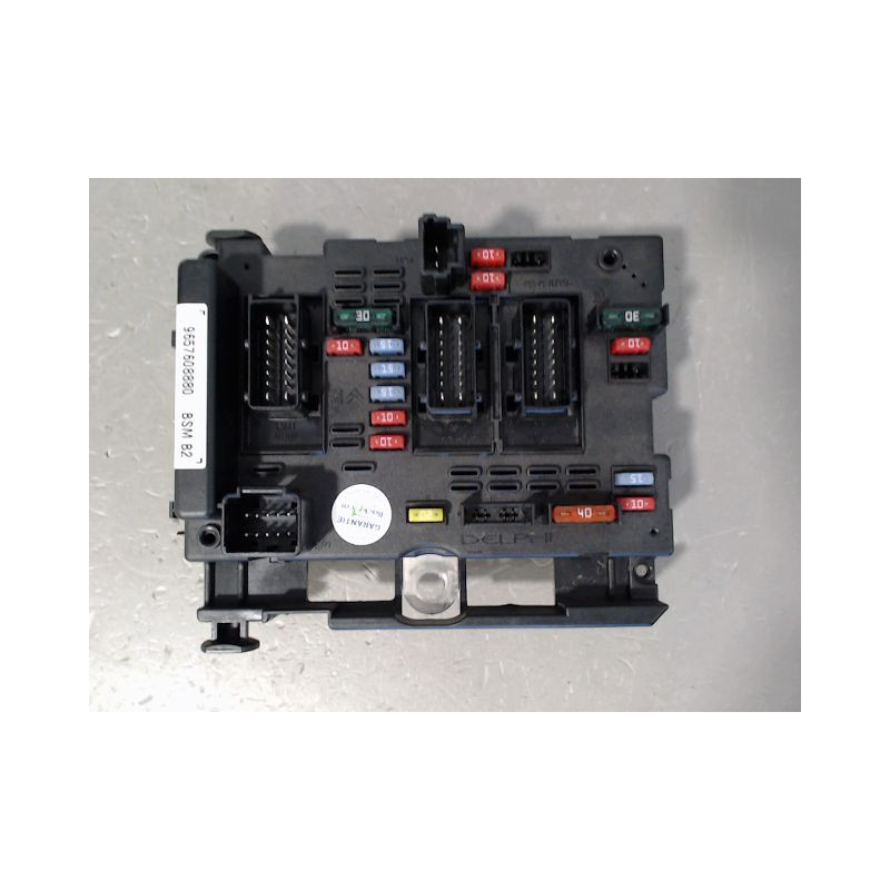 BOITE A FUSIBLES PEUGEOT 206 5P
