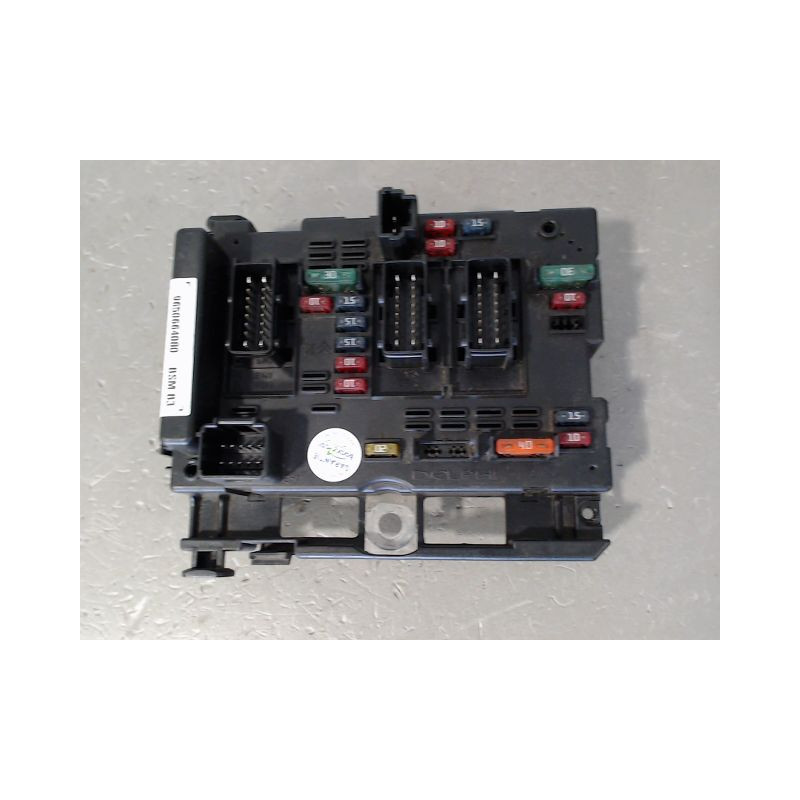 BOITE A FUSIBLES PEUGEOT 206 3P
