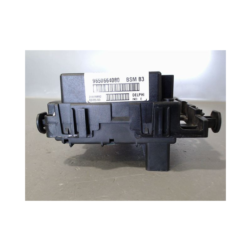 BOITE A FUSIBLES PEUGEOT 206 3P