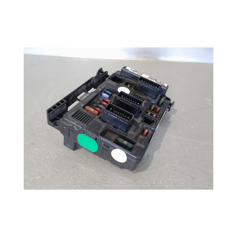 BOITE A FUSIBLES PEUGEOT 206 5P