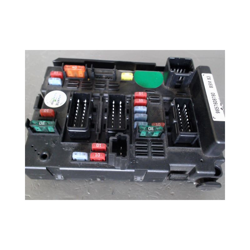 BOITE A FUSIBLES PEUGEOT 206 3P