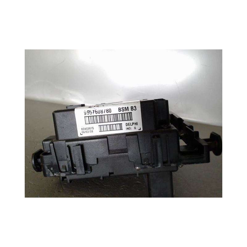 BOITE A FUSIBLES PEUGEOT 206 3P