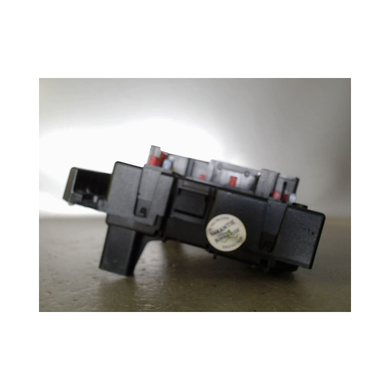 BOITE A FUSIBLES PEUGEOT 206 3P