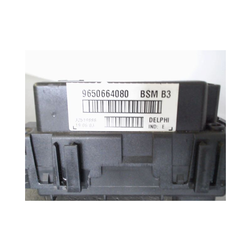 BOITE A FUSIBLES PEUGEOT 206 5P