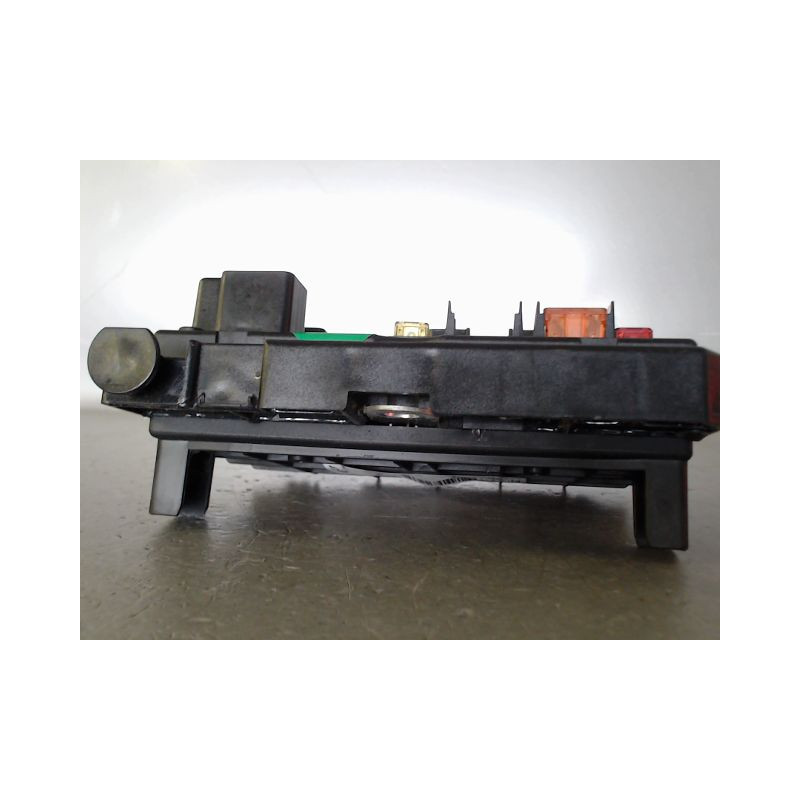 BOITE A FUSIBLES PEUGEOT 206 5P
