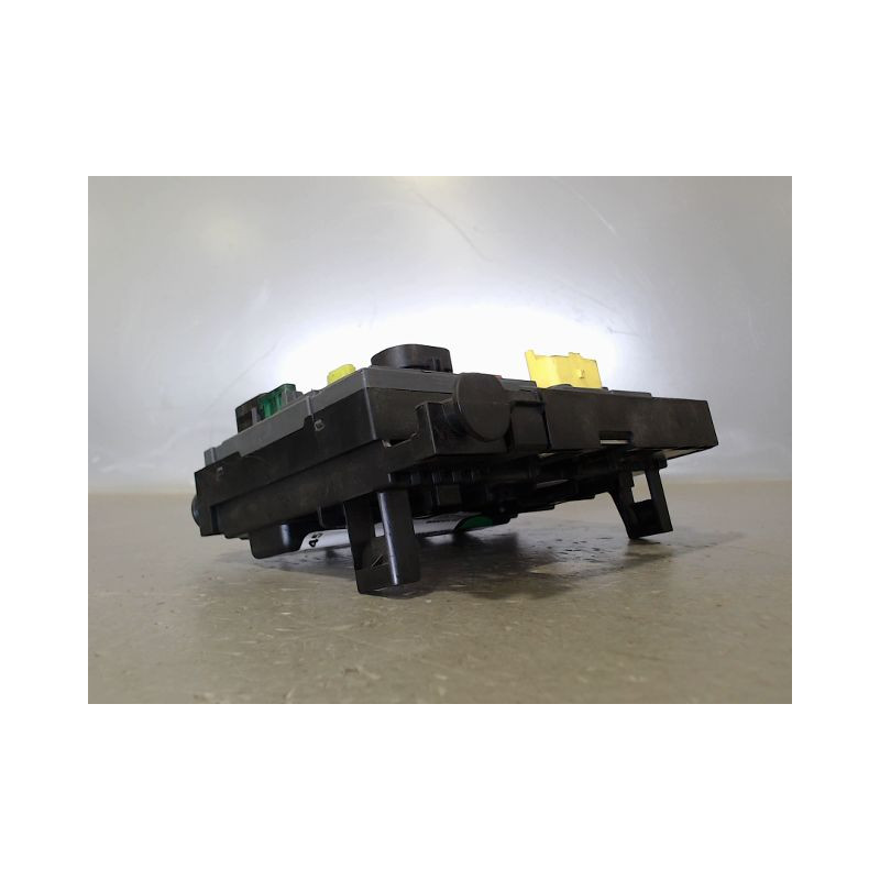 BOITE A FUSIBLES PEUGEOT 308 SW 2008-