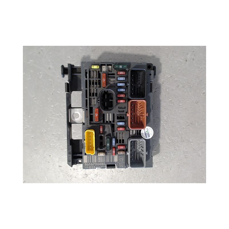BOITE A FUSIBLES PEUGEOT 308 2007-