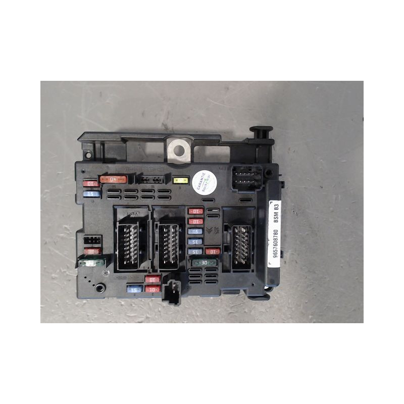 BOITE A FUSIBLES PEUGEOT 206 5P