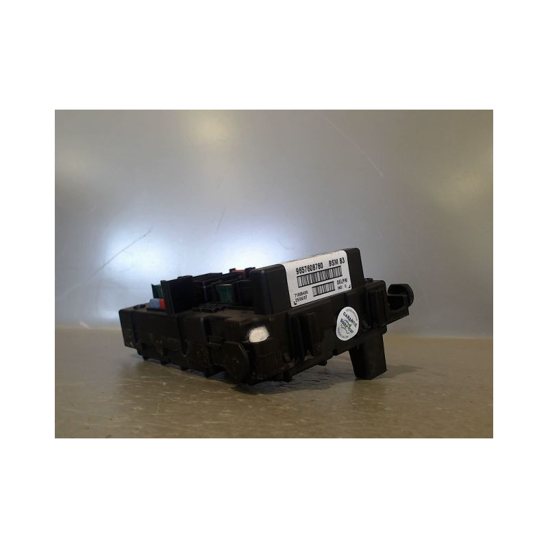 BOITE A FUSIBLES PEUGEOT 206 5P