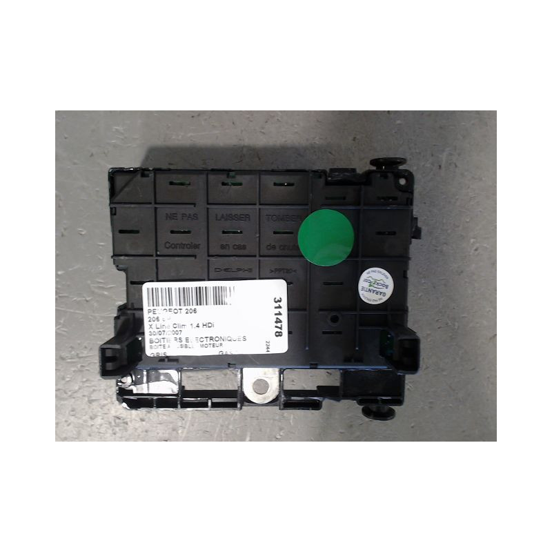 BOITE A FUSIBLES PEUGEOT 206 5P