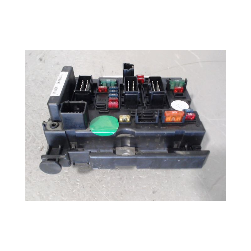 BOITE A FUSIBLES PEUGEOT 307