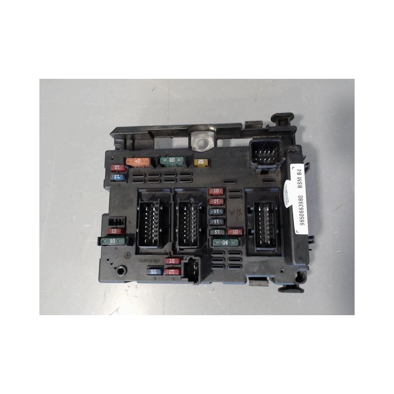 BOITE A FUSIBLES PEUGEOT 206 3P