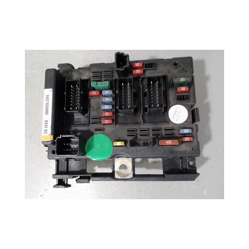 BOITE A FUSIBLES PEUGEOT 206 5P