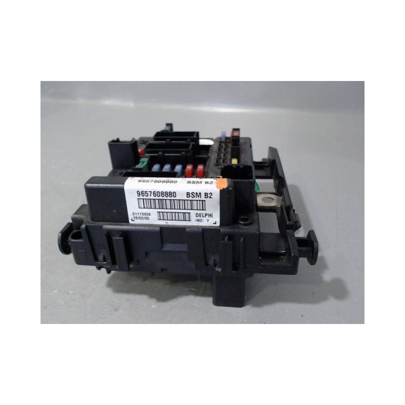 BOITE A FUSIBLES PEUGEOT 206 5P
