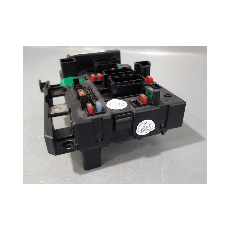 BOITE A FUSIBLES PEUGEOT 206 5P