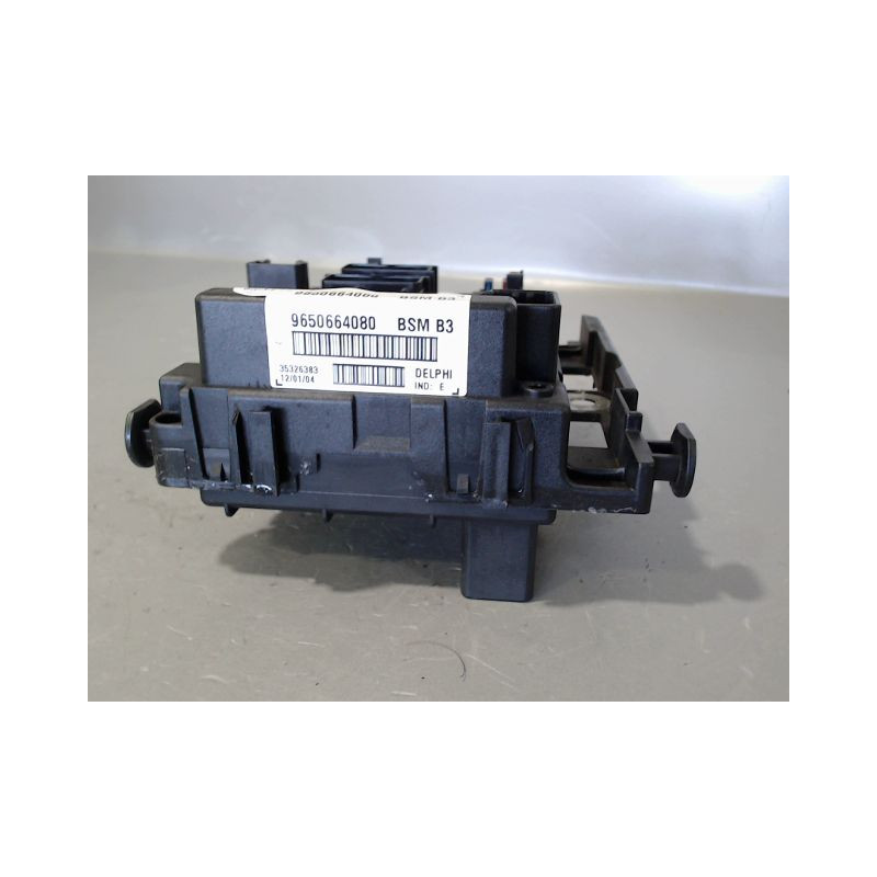 BOITE A FUSIBLES PEUGEOT 206 5P