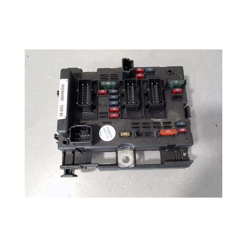 BOITE A FUSIBLES PEUGEOT 206 3P