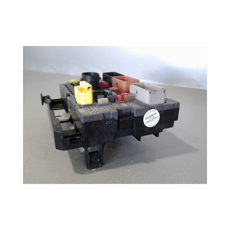 BOITE A FUSIBLES PEUGEOT 308 2007-