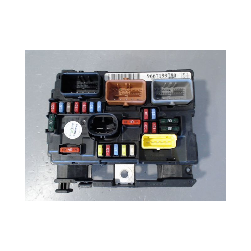 BOITE A FUSIBLES PEUGEOT 207 3P