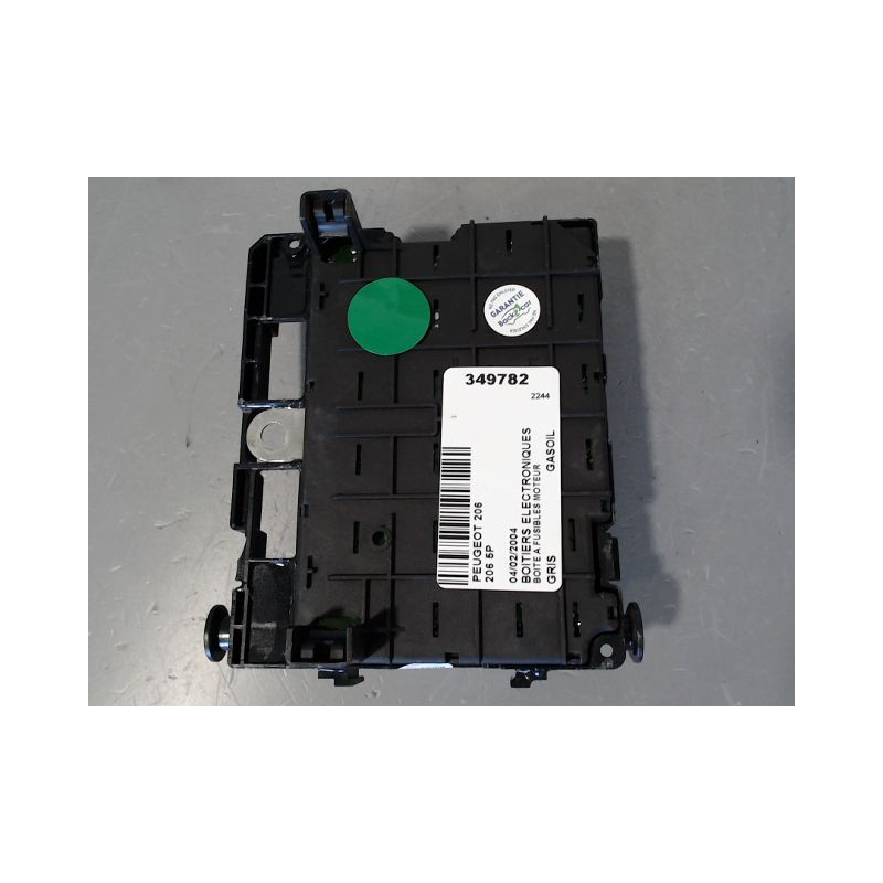 BOITE A FUSIBLES PEUGEOT 206 5P