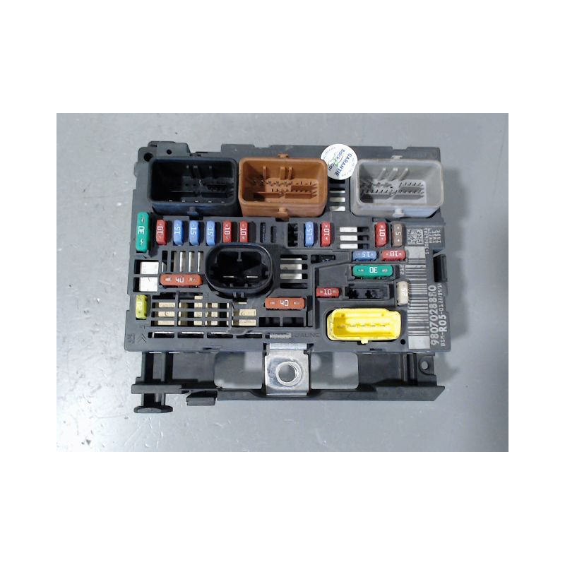 BOITE A FUSIBLES PEUGEOT PARTNER FGT 2002-