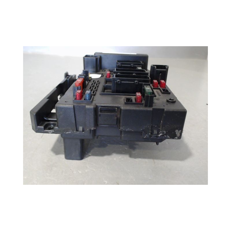 BOITE A FUSIBLES PEUGEOT 206