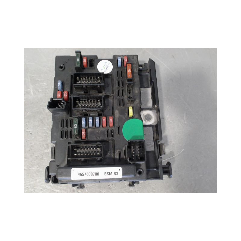 BOITE A FUSIBLES PEUGEOT 206 5P