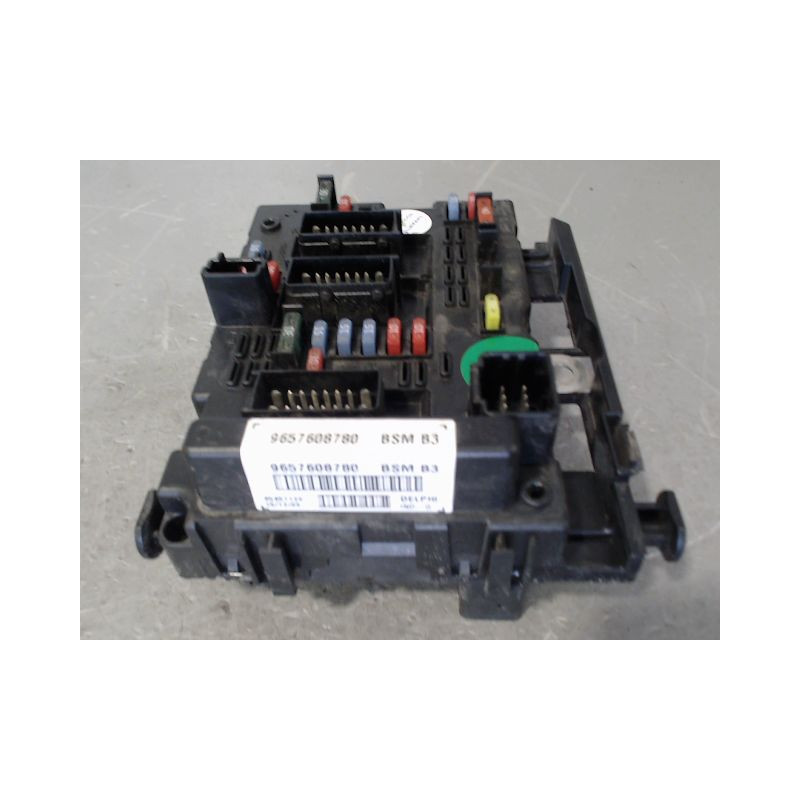 BOITE A FUSIBLES PEUGEOT 206 5P
