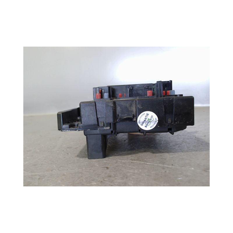 BOITE A FUSIBLES PEUGEOT 206 5P